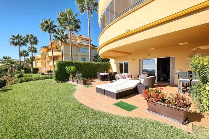 Appartements et penthouses de luxe à vendre avec vue imprenable sur le golf et la mer - Elviria, Marbella 11057 