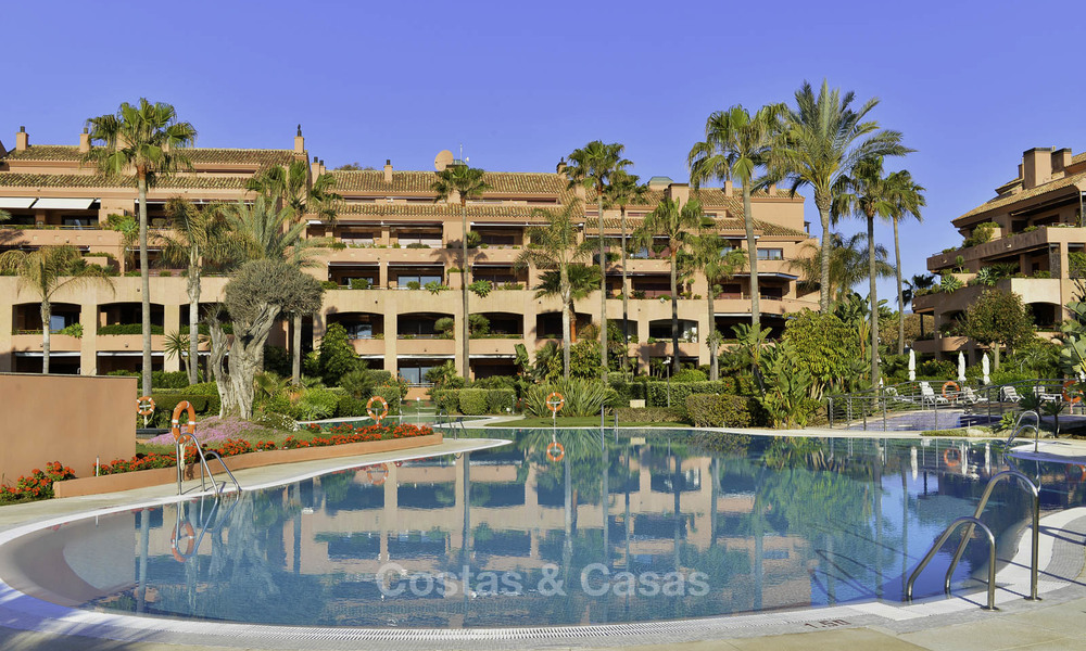 Appartement de luxe en première ligne de plage à vendre dans un complexe résidentiel exclusif, Puerto Banus, Marbella 11549