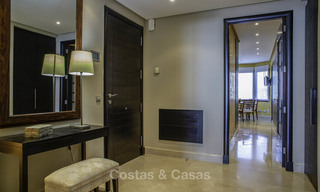 Appartement de luxe en première ligne de plage à vendre dans un complexe résidentiel exclusif, Puerto Banus, Marbella 11559 
