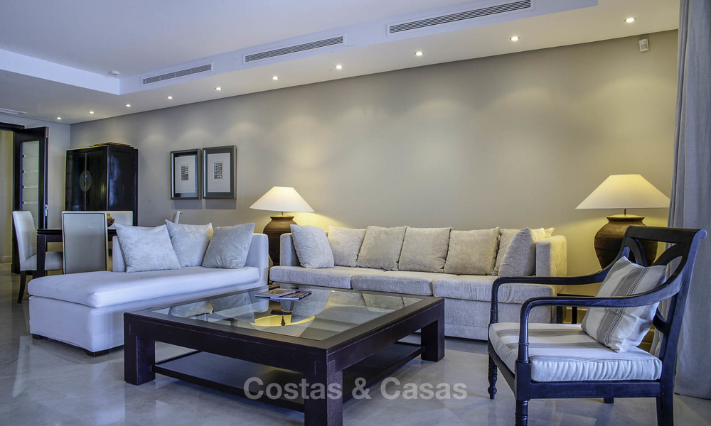 Appartement de luxe en première ligne de plage à vendre dans un complexe résidentiel exclusif, Puerto Banus, Marbella 11561