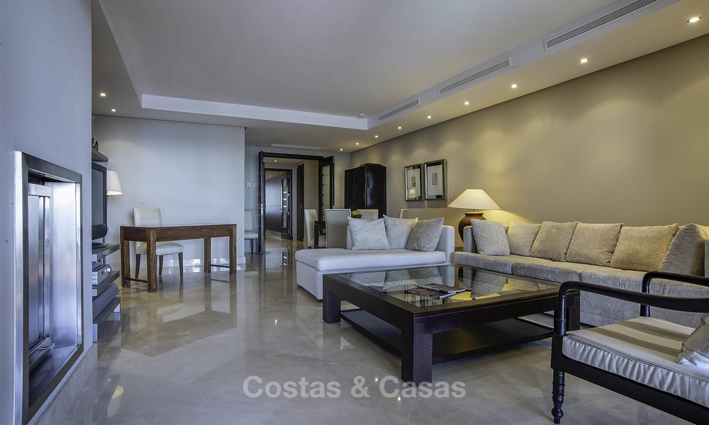Appartement de luxe en première ligne de plage à vendre dans un complexe résidentiel exclusif, Puerto Banus, Marbella 11563