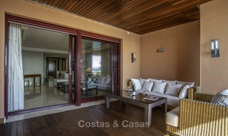 Appartement de luxe en première ligne de plage à vendre dans un complexe résidentiel exclusif, Puerto Banus, Marbella 11564 