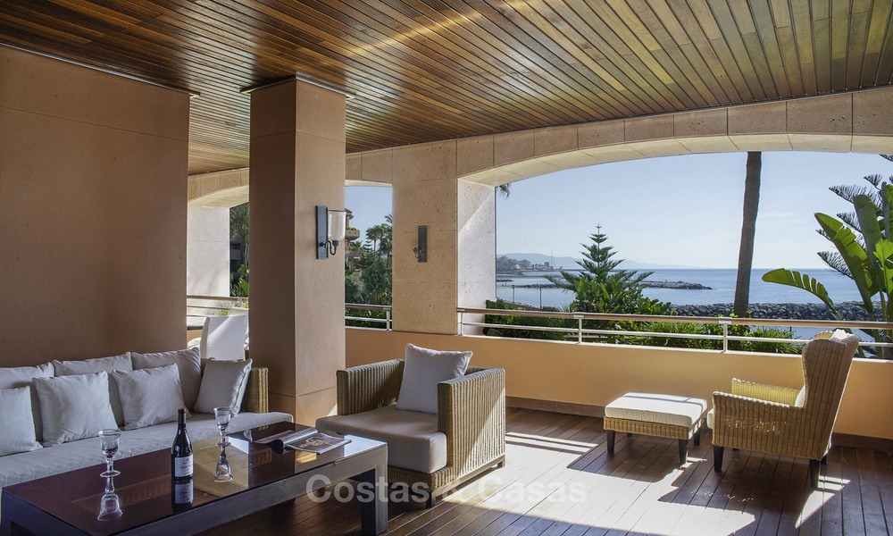 Appartement de luxe en première ligne de plage à vendre dans un complexe résidentiel exclusif, Puerto Banus, Marbella 11565