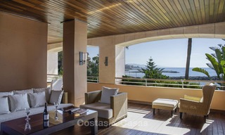 Appartement de luxe en première ligne de plage à vendre dans un complexe résidentiel exclusif, Puerto Banus, Marbella 11565 