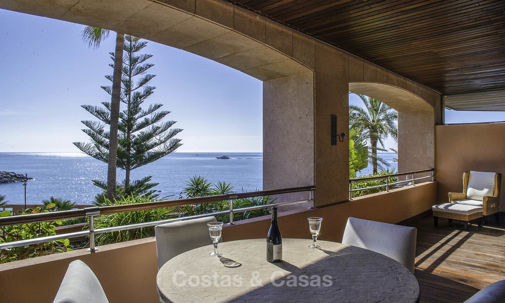 Appartement de luxe en première ligne de plage à vendre dans un complexe résidentiel exclusif, Puerto Banus, Marbella 11569