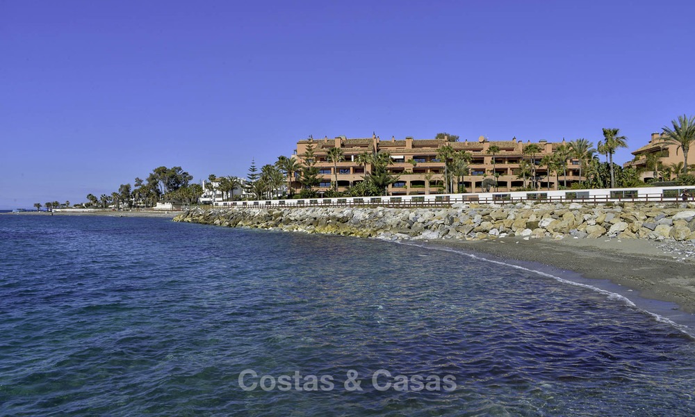 Appartement de luxe en première ligne de plage à vendre dans un complexe résidentiel exclusif, Puerto Banus, Marbella 11579