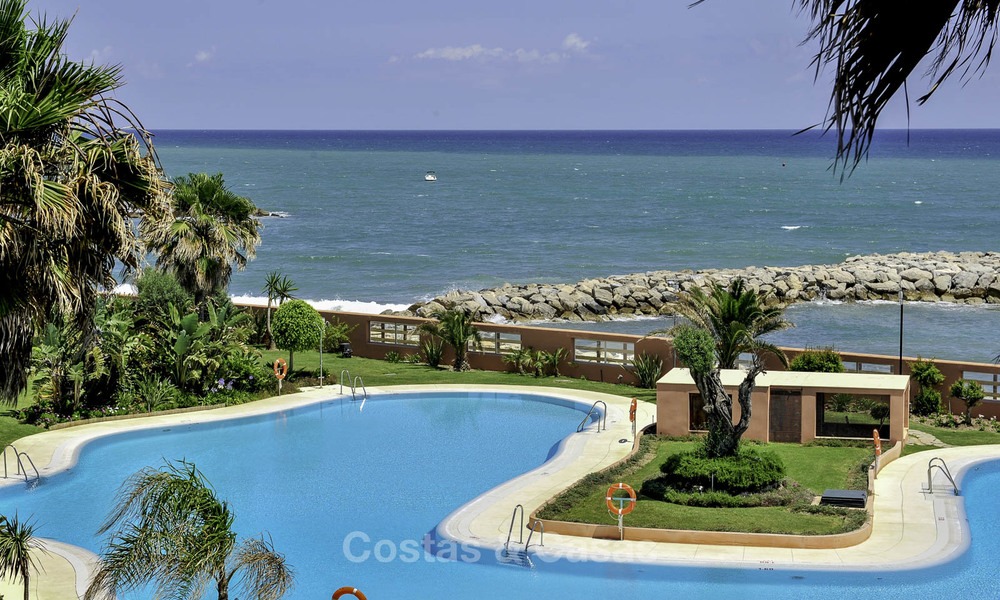 Appartement de luxe en première ligne de plage à vendre dans un complexe résidentiel exclusif, Puerto Banus, Marbella 11587