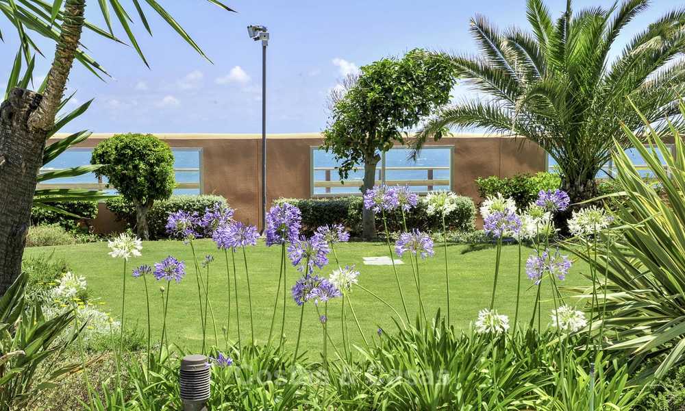 Appartement de luxe en première ligne de plage à vendre dans un complexe résidentiel exclusif, Puerto Banus, Marbella 11588