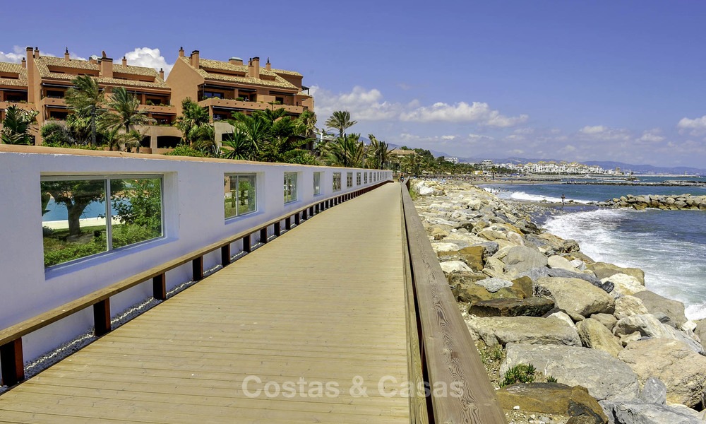 Appartement de luxe en première ligne de plage à vendre dans un complexe résidentiel exclusif, Puerto Banus, Marbella 11599