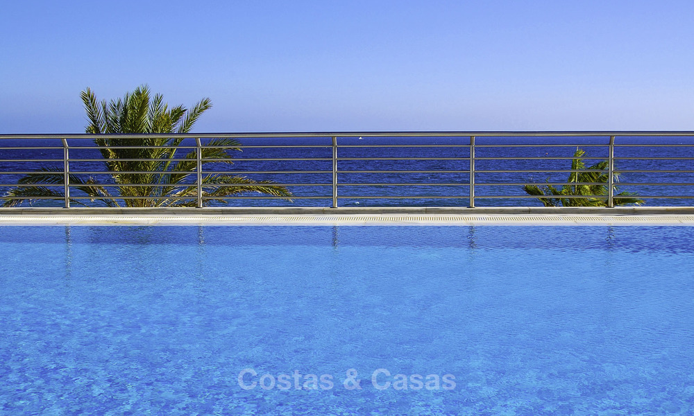 Appartement de luxe en front de mer avec vue sur mer à vendre dans un complexe exclusif sur le prestigieux Golden Mile, Marbella 11546