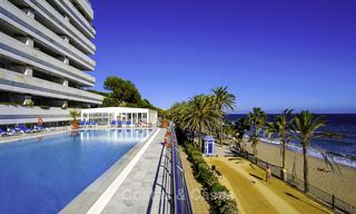 Appartement de luxe en front de mer avec vue sur mer à vendre dans un complexe exclusif sur le prestigieux Golden Mile, Marbella 11542 