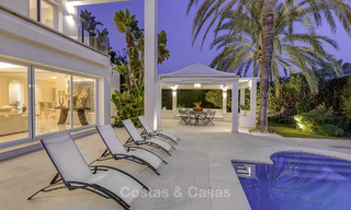 Villa de luxe contemporaine à vendre, au bord de la mer entre Estepona et Marbella 11658 