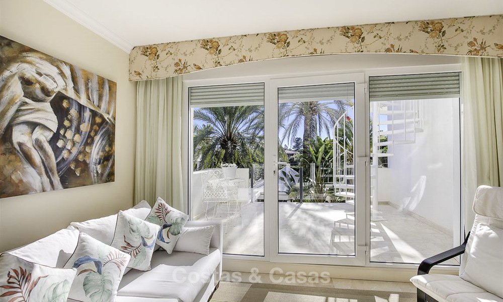 Villa de luxe contemporaine à vendre, au bord de la mer entre Estepona et Marbella 11665