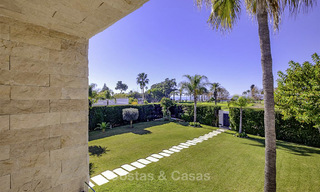 Villa de luxe contemporaine à vendre, au bord de la mer entre Estepona et Marbella 11670 