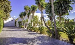 Villa de luxe contemporaine à vendre, au bord de la mer entre Estepona et Marbella 11683 