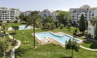 Appartements à vendre au cœur de Puerto Banus, Marbella 11928 