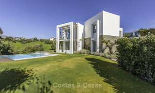 Villa design moderne sur un golf avec vue sur la mer à vendre, Marbella Est 11824 