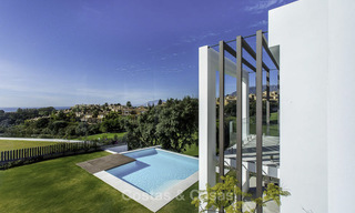 Villa design moderne sur un golf avec vue sur la mer à vendre, Marbella Est 11834 