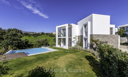 Villa design moderne sur un golf avec vue sur la mer à vendre, Marbella Est 11836
