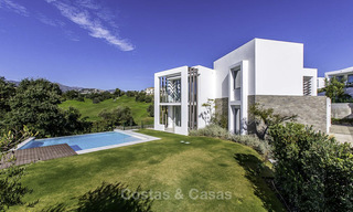 Villa design moderne sur un golf avec vue sur la mer à vendre, Marbella Est 11836 
