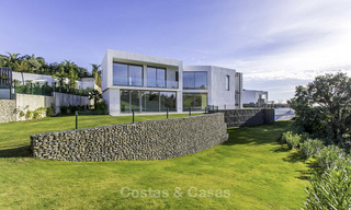 Villa design moderne sur un golf avec vue sur la mer à vendre, Marbella Est 11837 