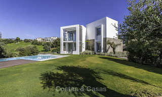 Villa design moderne sur un golf avec vue sur la mer à vendre, Marbella Est 11841 