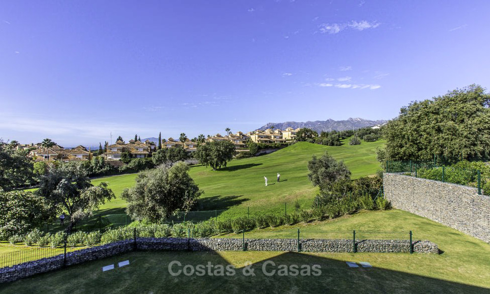 Villa design moderne sur un golf avec vue sur la mer à vendre, Marbella Est 11850