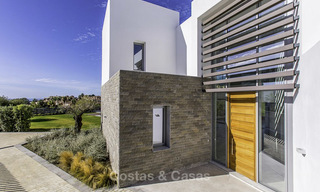 Villa design moderne sur un golf avec vue sur la mer à vendre, Marbella Est 11855 
