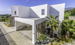 Villa design moderne sur un golf avec vue sur la mer à vendre, Marbella Est 11856 