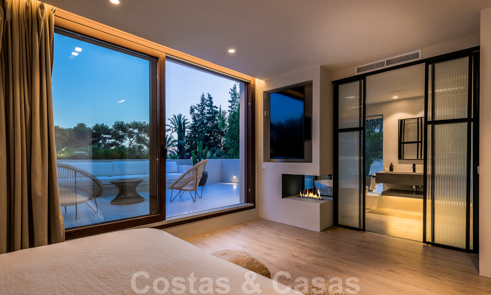 Exquise villa de luxe moderne à vendre, au bord de la plage à Los Monteros, Marbella Est 26681