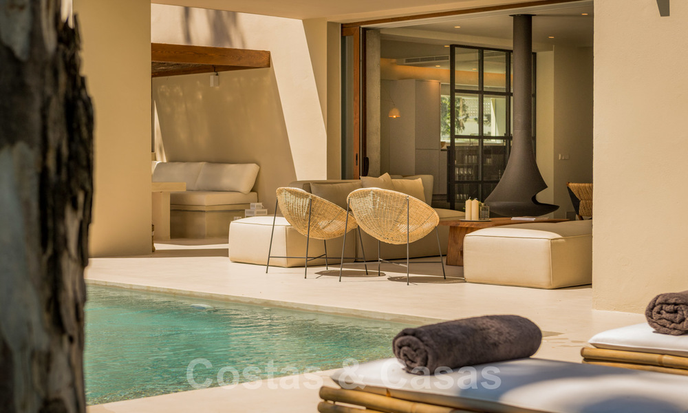 Exquise villa de luxe moderne à vendre, au bord de la plage à Los Monteros, Marbella Est 26690