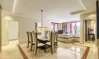 Appartement attrayant et spacieux dans un complexe exclusif en front de mer à vendre, entre Marbella et Estepona 11755 