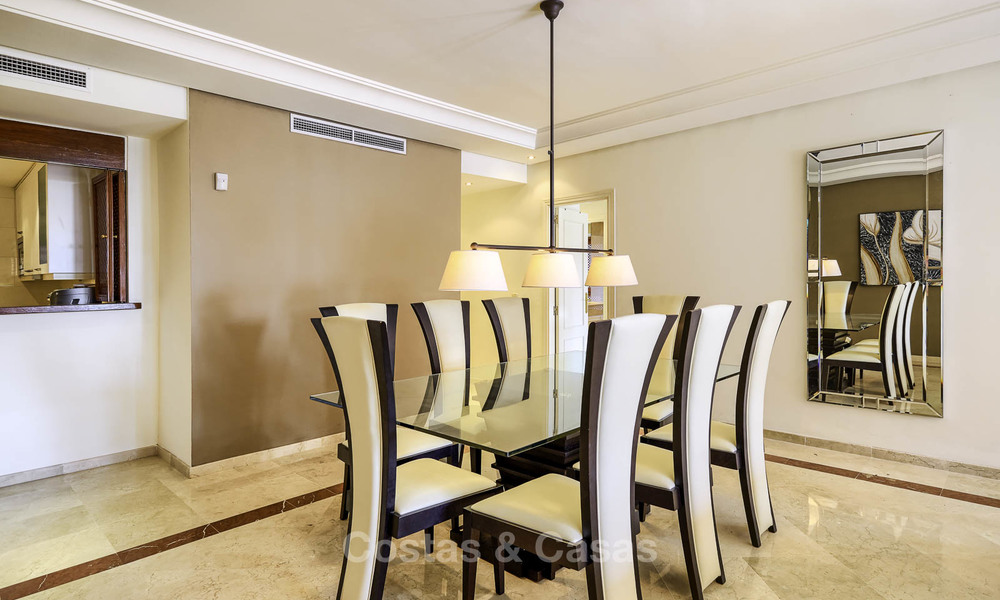 Appartement attrayant et spacieux dans un complexe exclusif en front de mer à vendre, entre Marbella et Estepona 11758