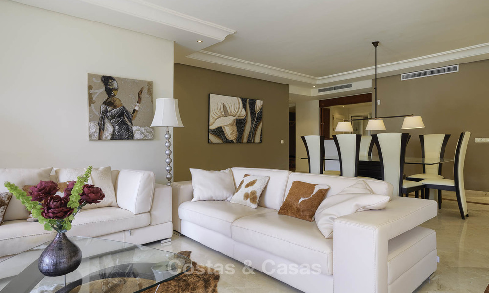Appartement attrayant et spacieux dans un complexe exclusif en front de mer à vendre, entre Marbella et Estepona 11762