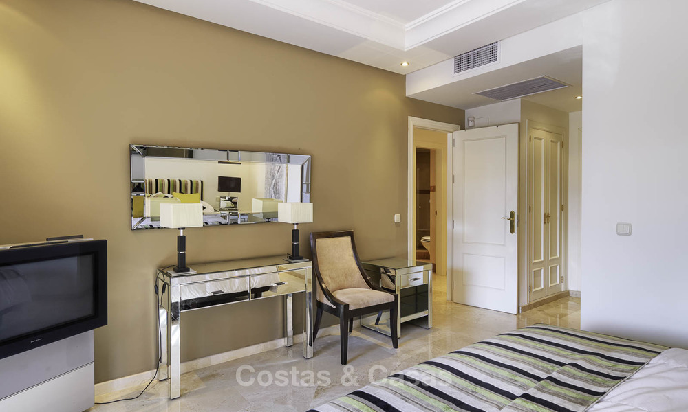 Appartement attrayant et spacieux dans un complexe exclusif en front de mer à vendre, entre Marbella et Estepona 11767