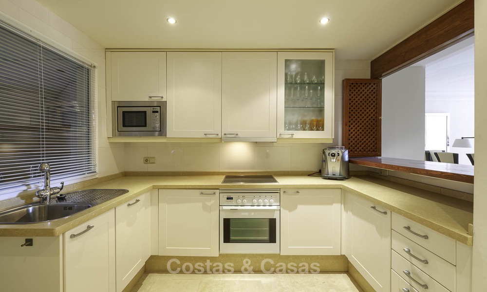 Appartement attrayant et spacieux dans un complexe exclusif en front de mer à vendre, entre Marbella et Estepona 11778