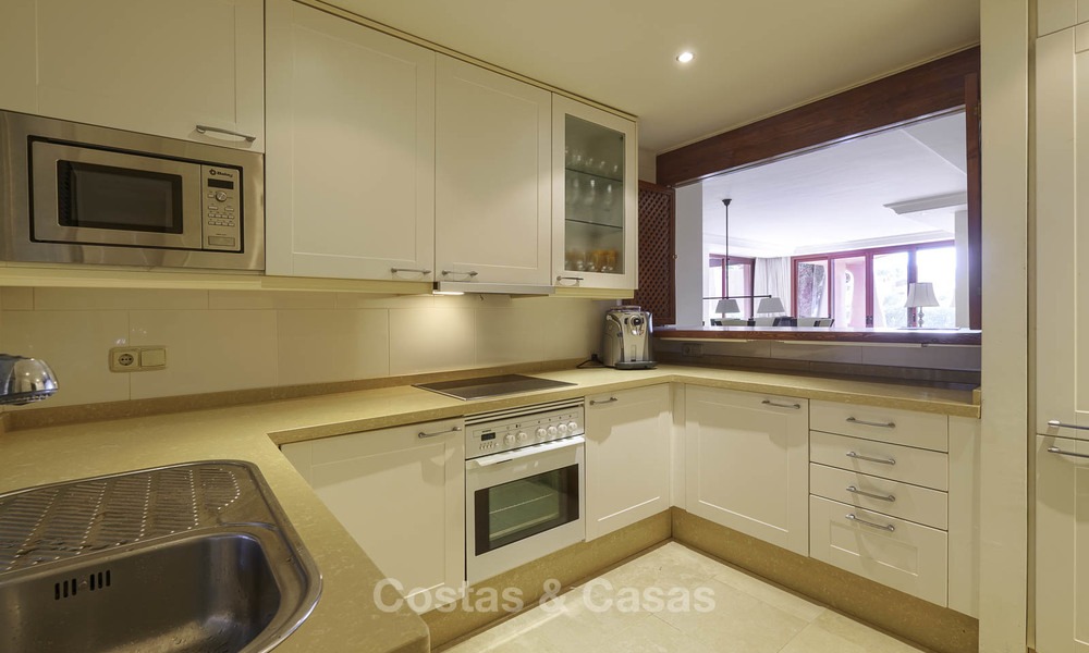 Appartement attrayant et spacieux dans un complexe exclusif en front de mer à vendre, entre Marbella et Estepona 11779