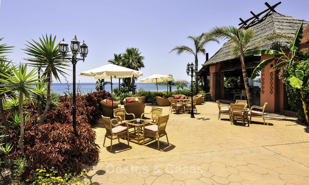 Appartement attrayant et spacieux dans un complexe exclusif en front de mer à vendre, entre Marbella et Estepona 12327