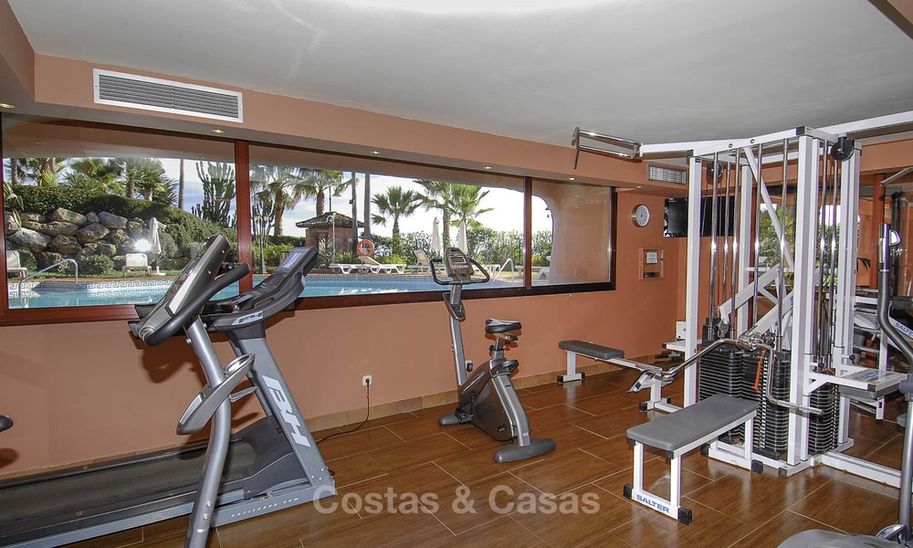 Appartement attrayant et spacieux dans un complexe exclusif en front de mer à vendre, entre Marbella et Estepona 12324
