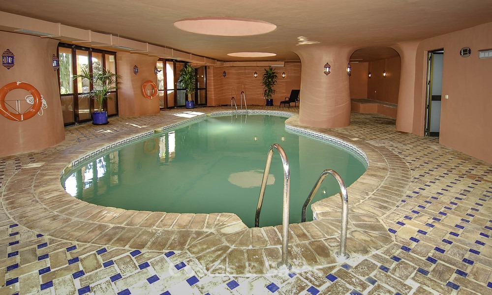 Appartement attrayant et spacieux dans un complexe exclusif en front de mer à vendre, entre Marbella et Estepona 12323