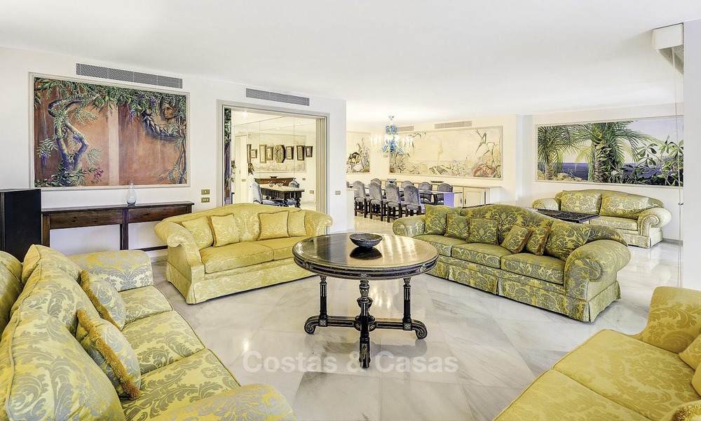 Appartement de luxe situé à la deuxième ligne de la plage dans un complexe exclusif à vendre, centre de Marbella 11866