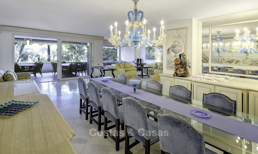 Appartement de luxe situé à la deuxième ligne de la plage dans un complexe exclusif à vendre, centre de Marbella 11869