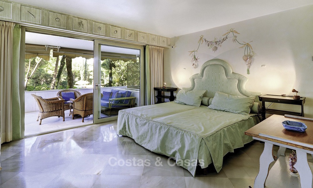 Appartement de luxe situé à la deuxième ligne de la plage dans un complexe exclusif à vendre, centre de Marbella 11875