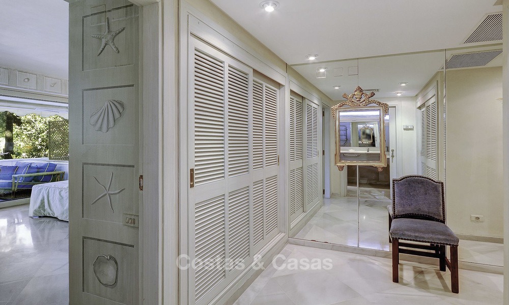 Appartement de luxe situé à la deuxième ligne de la plage dans un complexe exclusif à vendre, centre de Marbella 11877