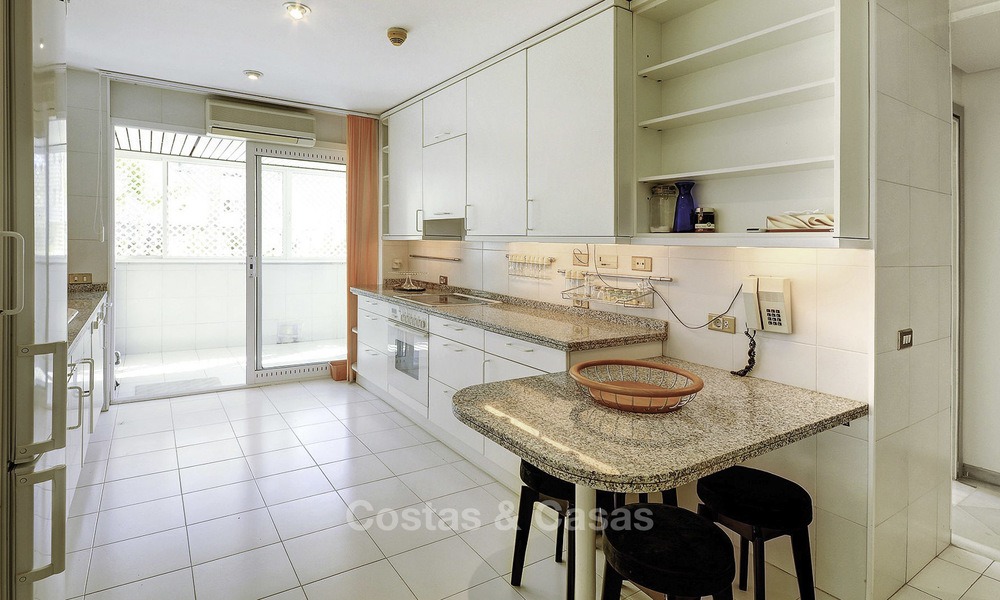 Appartement de luxe situé à la deuxième ligne de la plage dans un complexe exclusif à vendre, centre de Marbella 11878