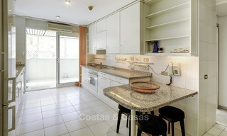 Appartement de luxe situé à la deuxième ligne de la plage dans un complexe exclusif à vendre, centre de Marbella 11878 