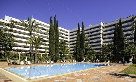 Appartement de luxe situé à la deuxième ligne de la plage dans un complexe exclusif à vendre, centre de Marbella 11880
