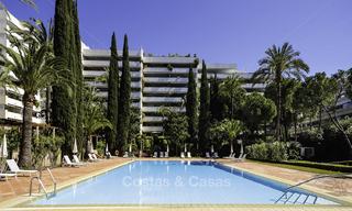 Appartement de luxe situé à la deuxième ligne de la plage dans un complexe exclusif à vendre, centre de Marbella 11881 