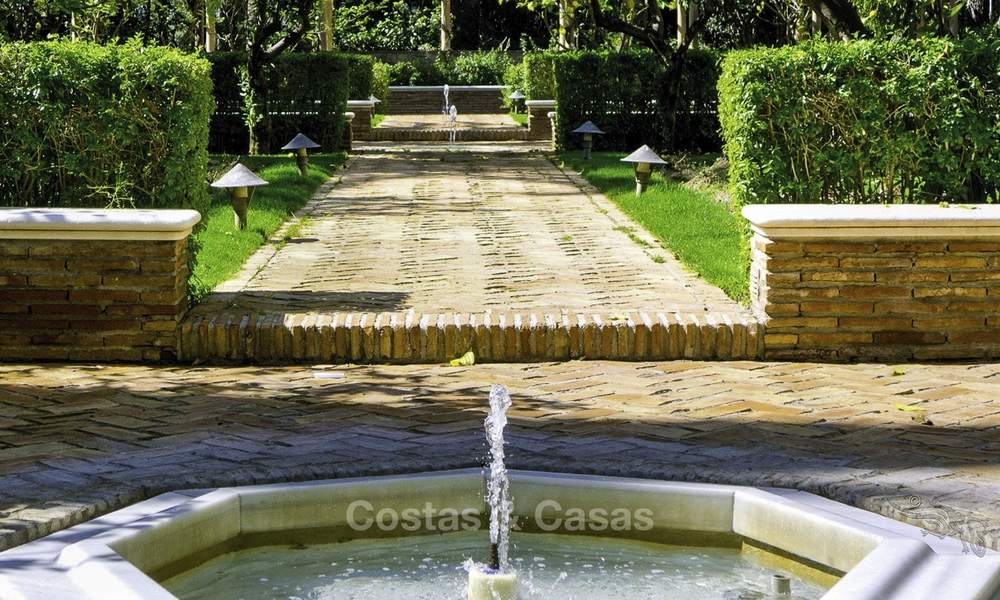 Appartement de luxe situé à la deuxième ligne de la plage dans un complexe exclusif à vendre, centre de Marbella 11885