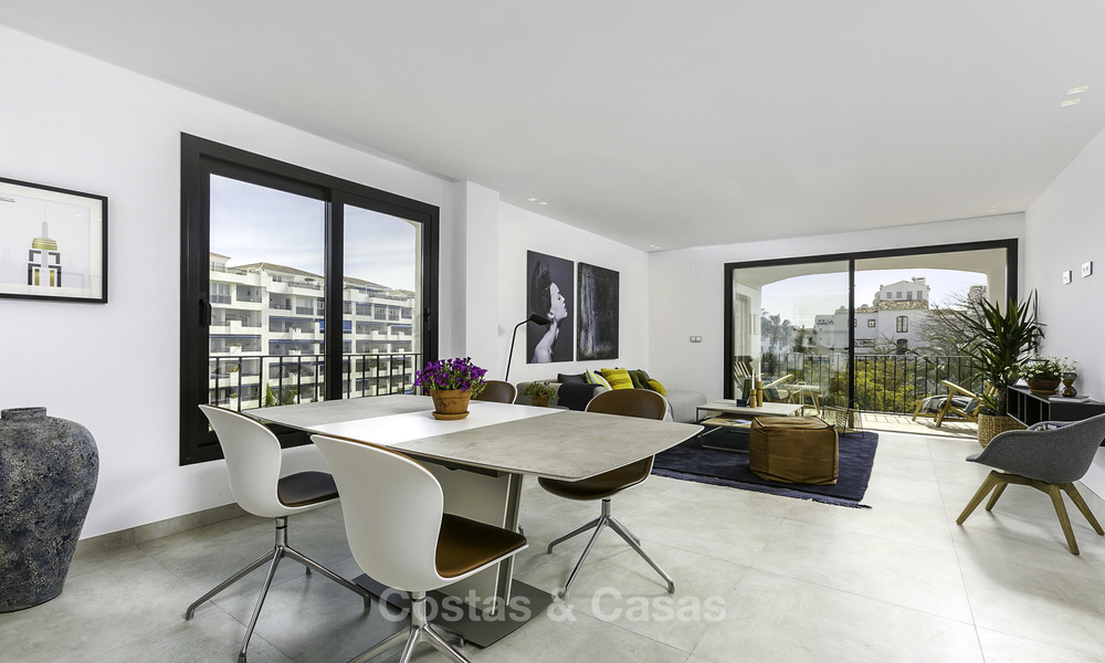Appartements de luxe entièrement rénovés à vendre, prêts à emménager, dans le centre de Puerto Banus, Marbella 11895